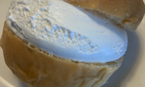 流行りのマリトッツォはパン？食べてみたら絶品！