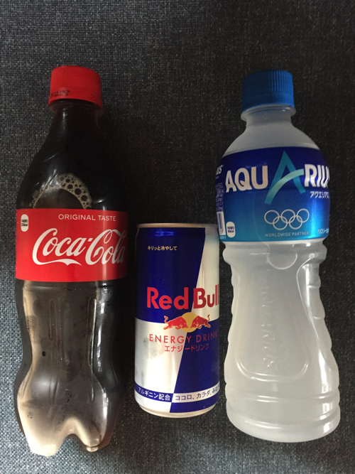 レッドブルをアクエリとコカコーラにそれぞれ混ぜたら危険？美味しい？ - 崖っぷちメルラーのブログ飯